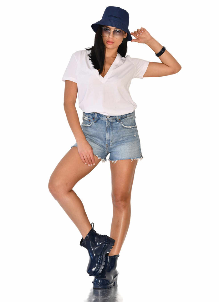 Woman wearing jelly bracelets with puddle boot and sunglasses