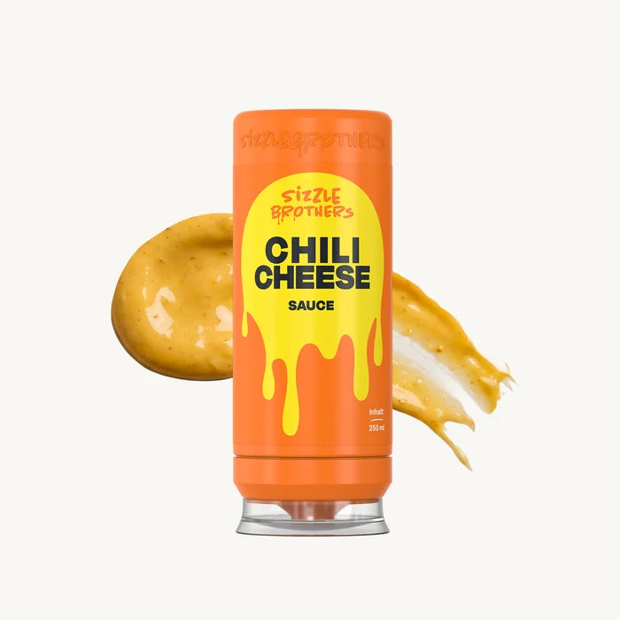 SizzleBrothers Chili Cheese Sauce, in orangener 250 ml Flasche, mit Saucen Klecks