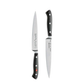 Zwei schwarze Messer mit 18 cm Klinge zueinander gerichtet vor weißem Hintergrund.