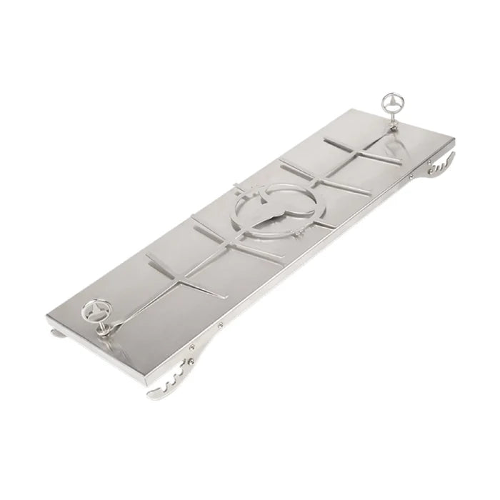 Silberner rechteckiger Metallrahmen mit Kreuzdesign und zwei Griffen.