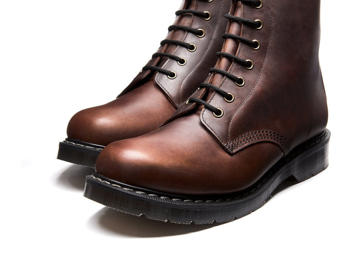 Gaucho Crazy Horse 8 Eye Derby Boot & Care Kit
