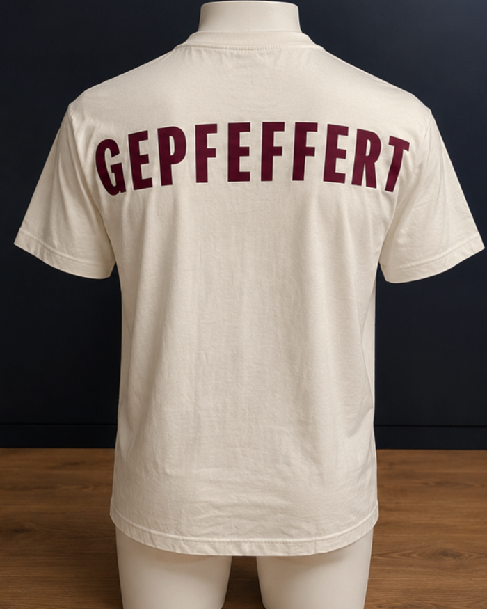 gepfeffert.com T-Shirt GEPFEFFERT - Backprint Beere - gepfeffert.com