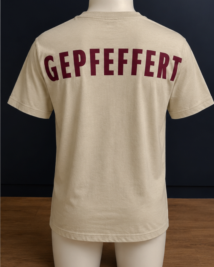 gepfeffert.com T-Shirt GEPFEFFERT - Backprint Beere - gepfeffert.com