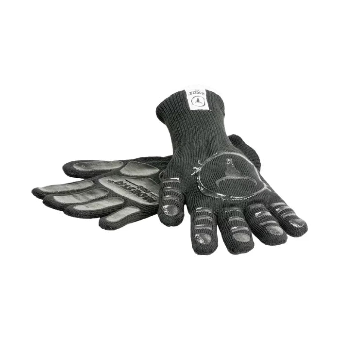 Graue hitzebeständige Handschuhe mit aufgedrucktem Fries-Muster und Logo.