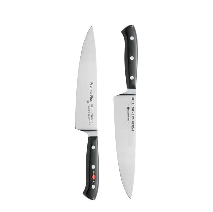Zwei schwarze Messer, eines schräg nach oben und das andere nach unten zeigend.
